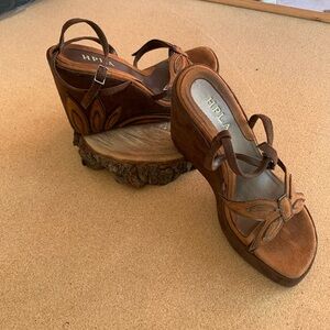 Brown Platforms Shoes unsized fits 6.5